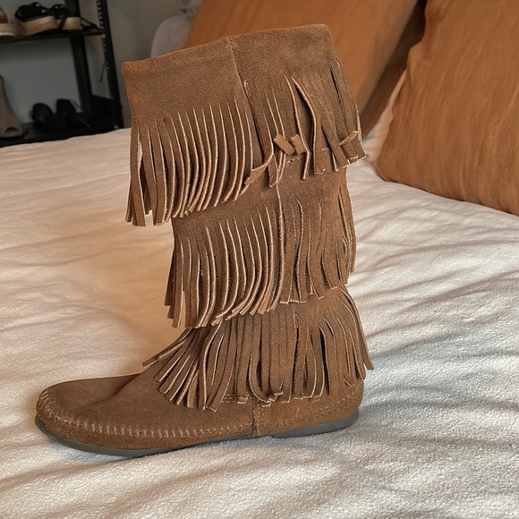 Minnetonka fringe boots - size 7 - Picture 5 of 7